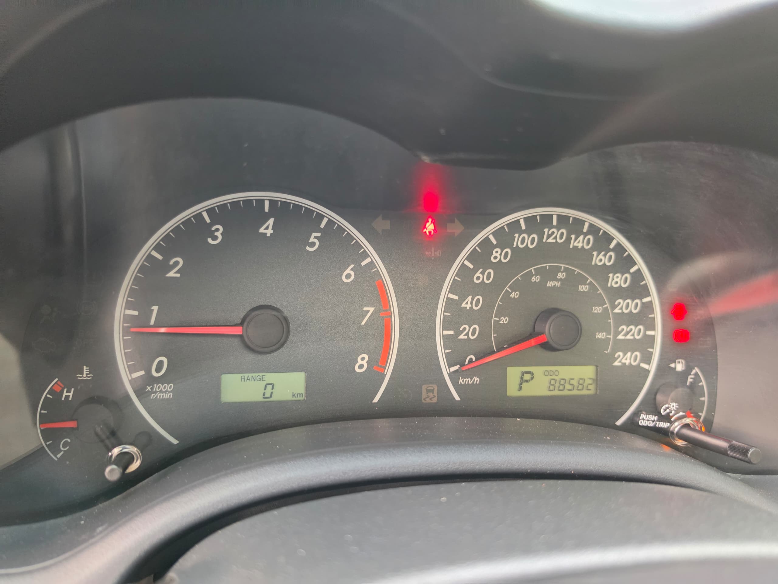 
								New in: Extremely clean foreign used Toyota corolla LE 2012 on belt. Accident Free, with sunroof  going for just 12m with no single 9ja paint full									