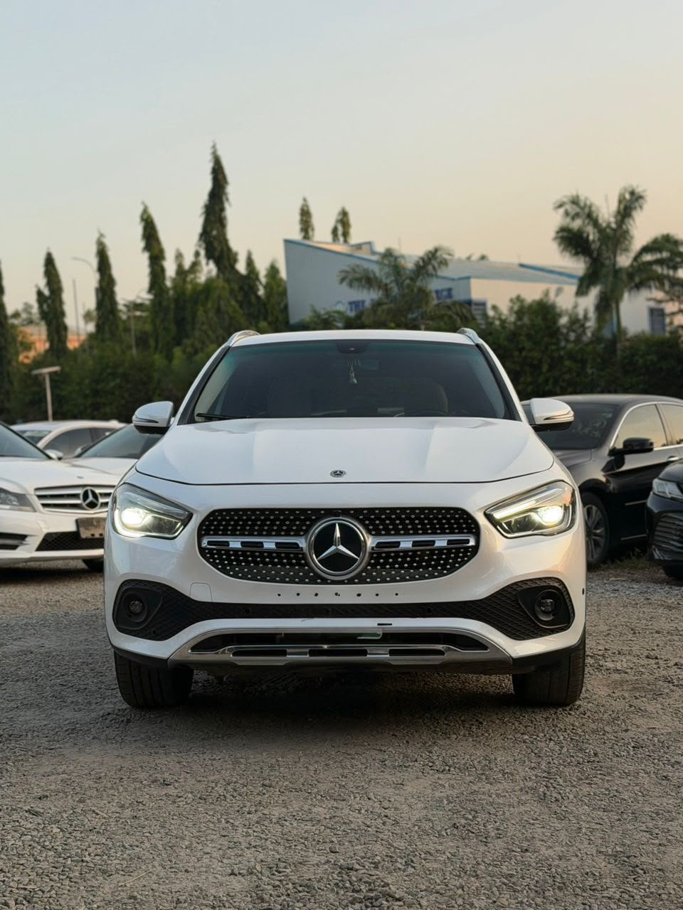 
								GIVEAWAY DEAL‼️‼️‼️ CAREFULLY USED 2021 MBENZ GLA250 WITH ORIGINAL DUTY   GOONG FOR JUST 23.5M NET OWMERS HOUSE ABUJA📍 ZERO CHAIN DEAL full									