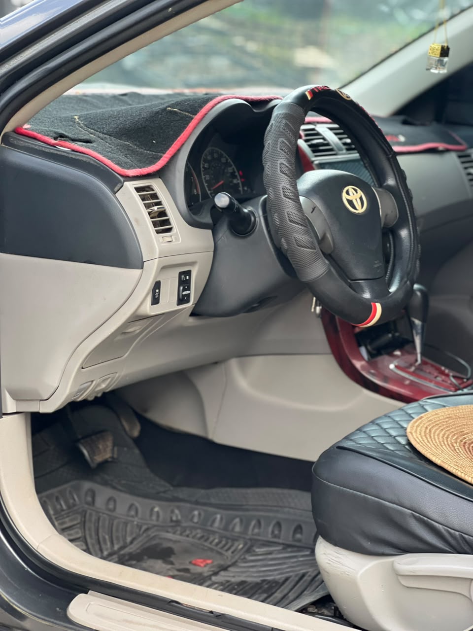 
								EXTREMELY SHARP 2012 TOYOTA COROLLA LE WITH PROPER DOCUMENTATION GOING FOR 6.7M ONLY LOCATION ABUJA full									