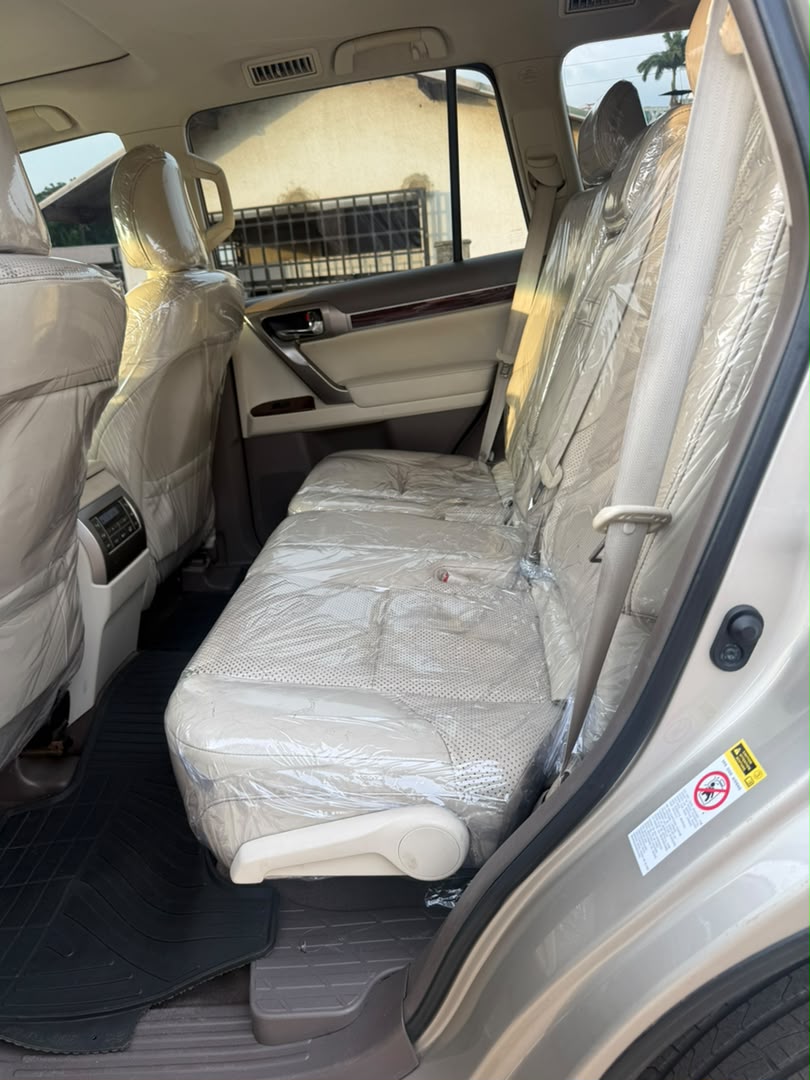
								Distress Sell Extremely Clean Used Lexus GX460 2012 Upgraded to 2018 for just 25.9m  Abuja full									