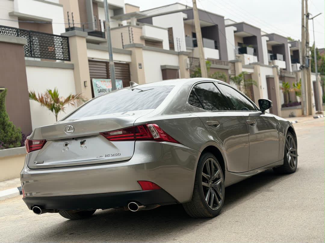 
								Super distress Lexus IS 250 F spot 2015 make an offer full									