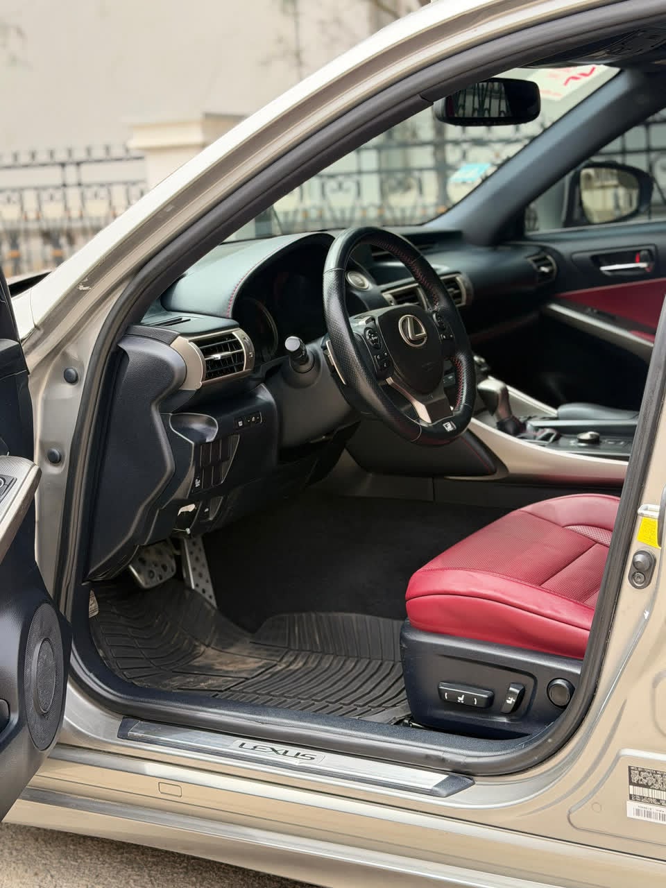 
								Super distress Lexus IS 250 F spot 2015 make an offer full									