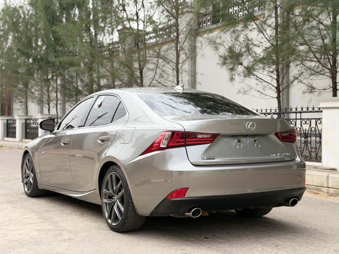
								Super distress Lexus IS 250 F spot 2015 make an offer full									