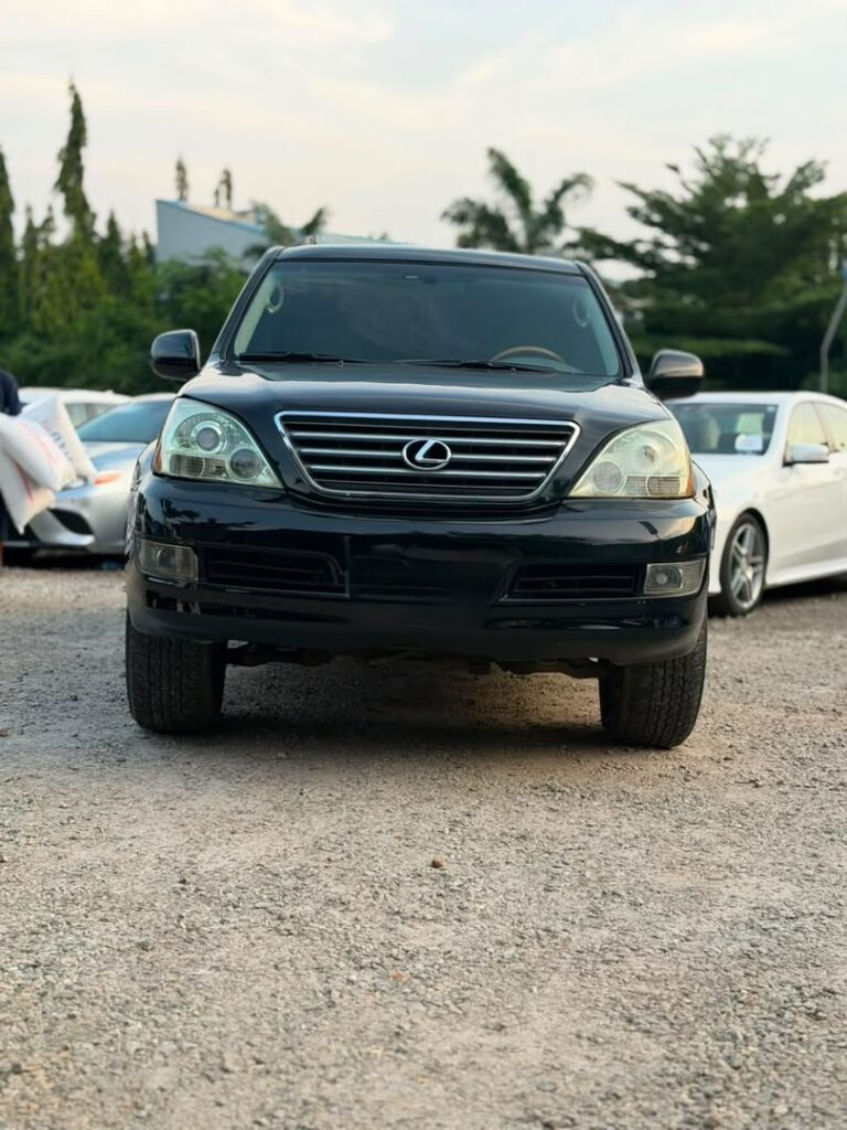 Extremely clean 2005 Lexus GX470 For 8.9m Abuja