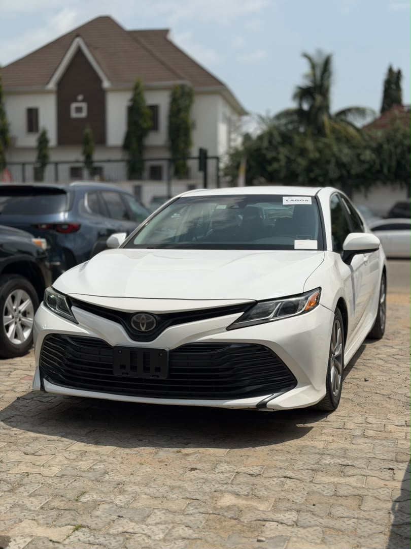 
								FOREIGN USED 2018 TOYOTA CAMRY LE  PRICE: 22M full									