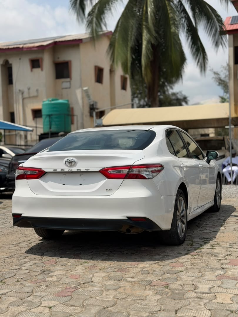 
								FOREIGN USED 2018 TOYOTA CAMRY LE  PRICE: 22M full									