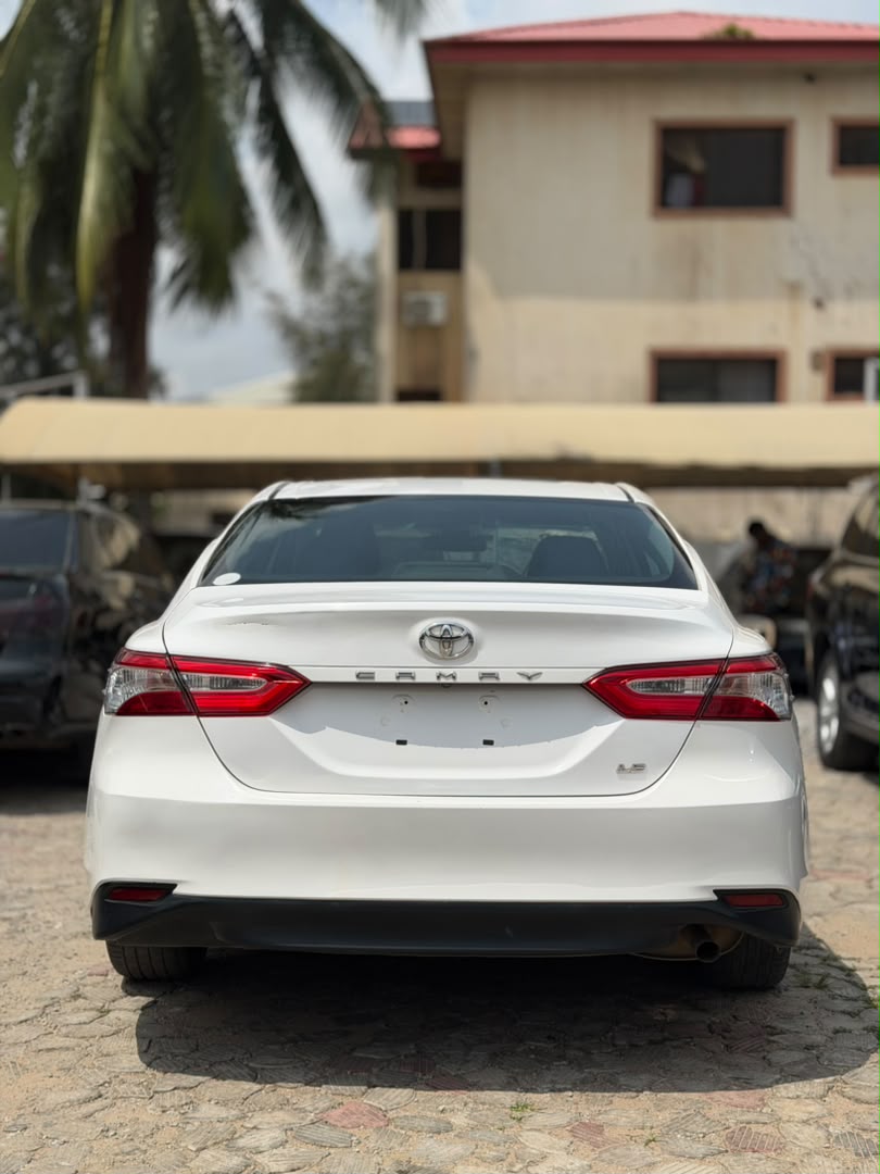 
								FOREIGN USED 2018 TOYOTA CAMRY LE  PRICE: 22M full									