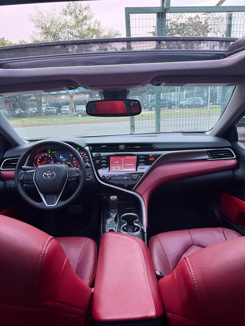 
								New entry 2018 direct Belgium 2018 Toyota Camry XSE with keyless, double panoramic roof , v4 engine , red interior and with duty 25m only location is ABUJA. full									