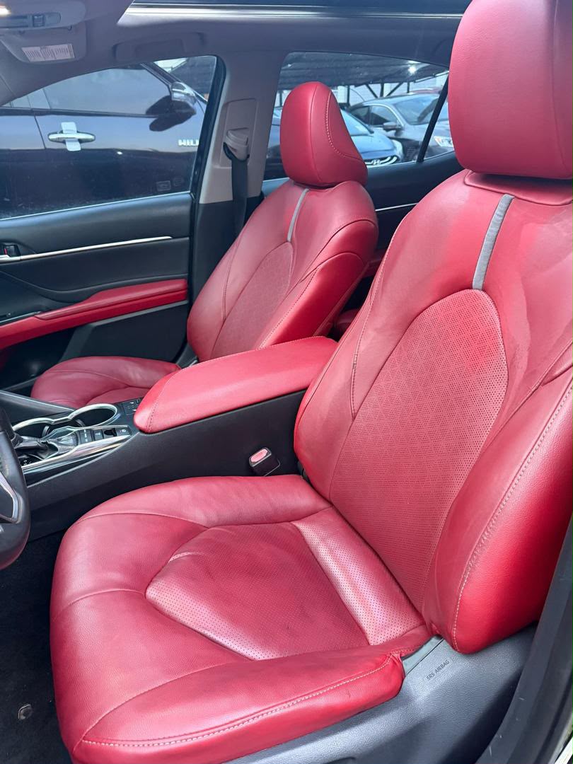 
								New entry 2018 direct Belgium 2018 Toyota Camry XSE with keyless, double panoramic roof , v4 engine , red interior and with duty 25m only location is ABUJA. full									