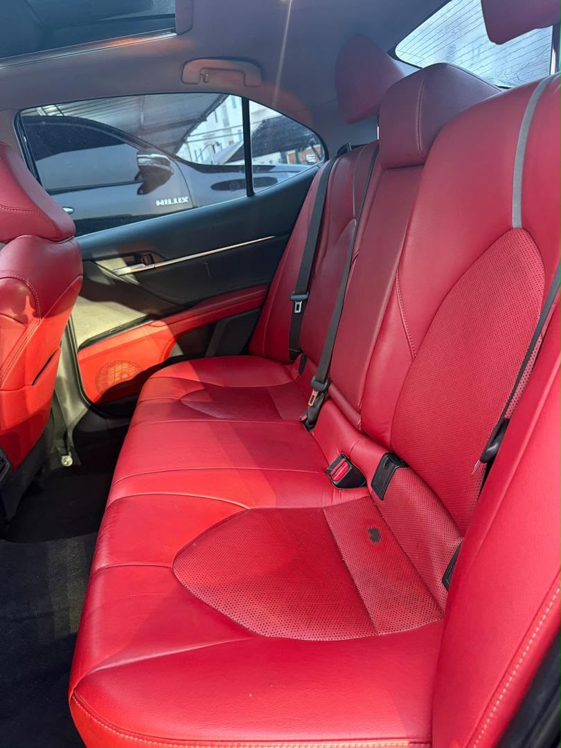 
								New entry 2018 direct Belgium 2018 Toyota Camry XSE with keyless, double panoramic roof , v4 engine , red interior and with duty 25m only location is ABUJA. full									
