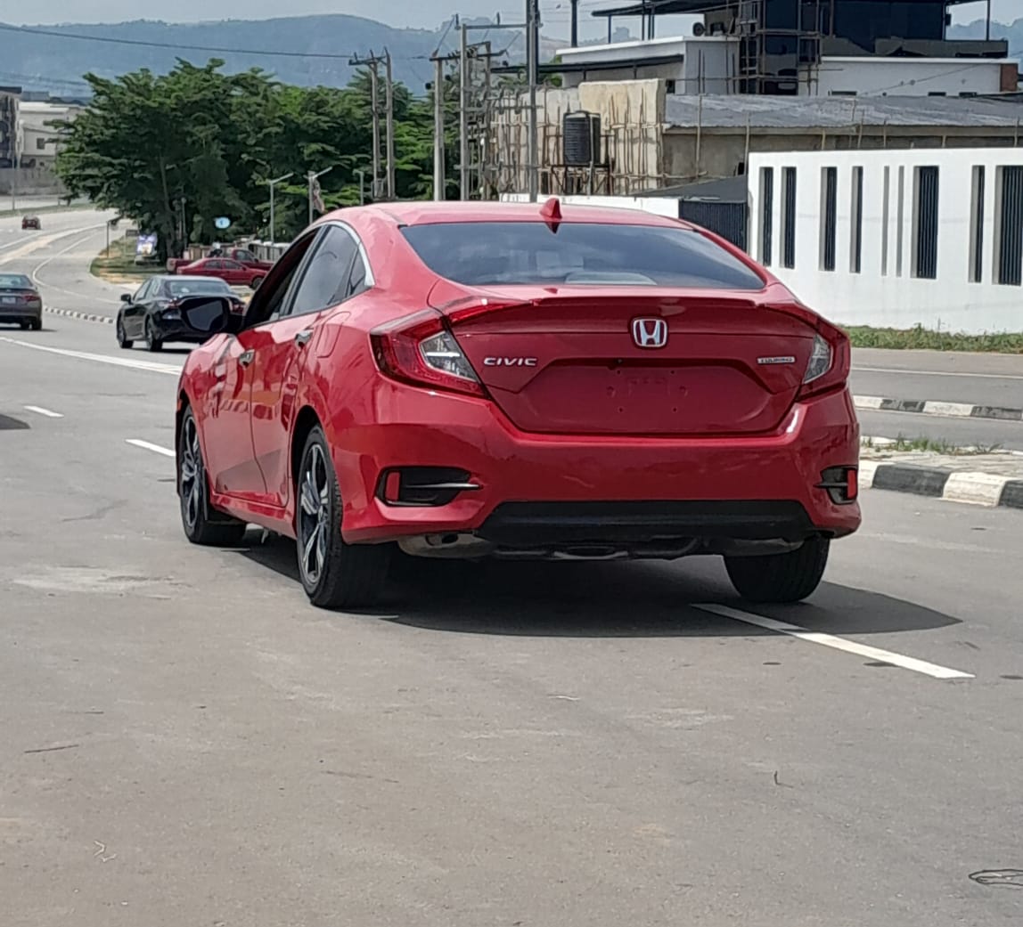 
								FOREIGN USED 2019 HONDA CIVIC UNTAMPERED SYSTEM WITH ORIGINAL DUTY GOING FOR JUST 14.5M ABUJA DEAL full									
