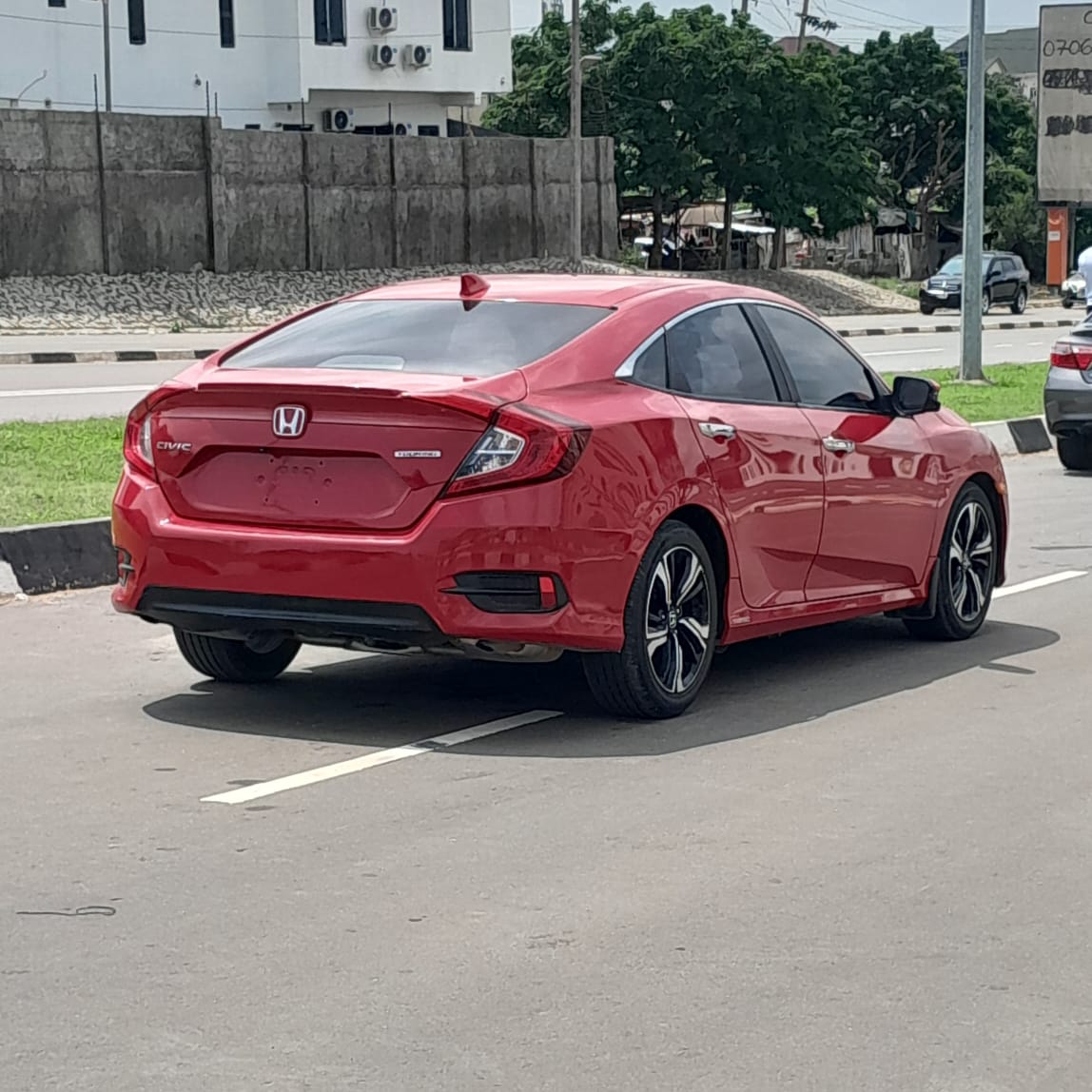 
								FOREIGN USED 2019 HONDA CIVIC UNTAMPERED SYSTEM WITH ORIGINAL DUTY GOING FOR JUST 14.5M ABUJA DEAL full									