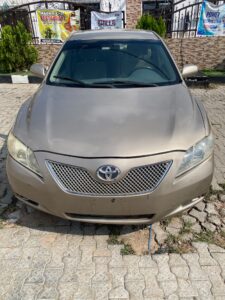 Distress Toyota Camry (muscle) with sound engine and gear Ac chilling. Price~ 5.2M settlement~ 150k Location~ Kubwa,Abuja. Car with me