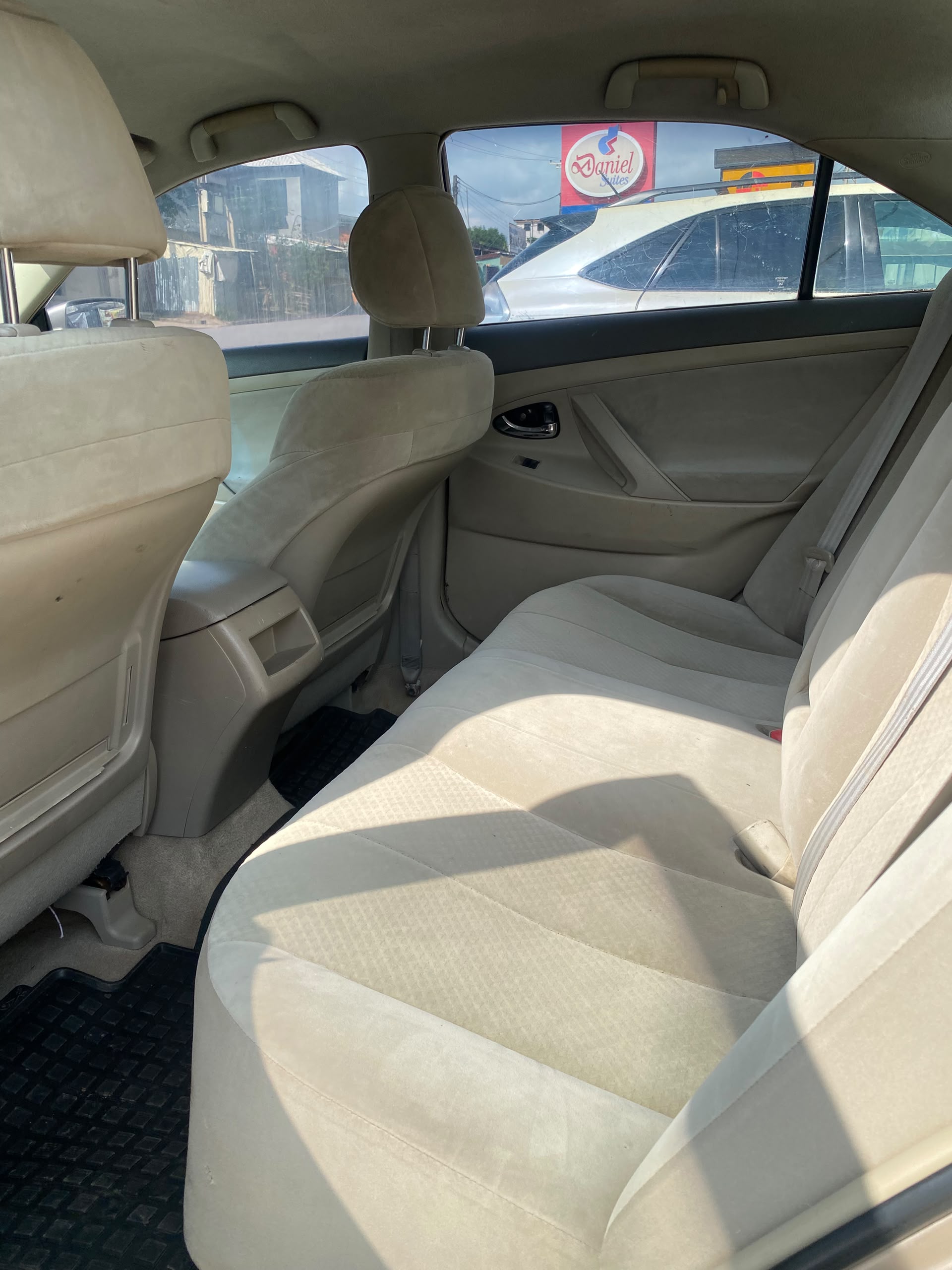 
								Distress Toyota Camry (muscle) with sound engine and gear Ac chilling. Price~ 5.2M settlement~ 150k Location~ Kubwa,Abuja. Car with me full									
