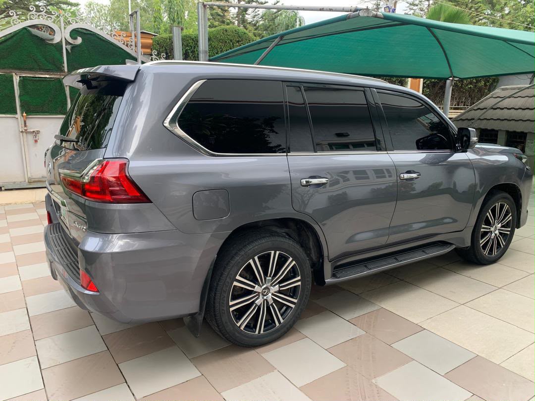 
								2019 on belt Lexus LX570  Brandnew standard  Very low mileage  Neatly used still in Brandnew condition  88M with owner full									