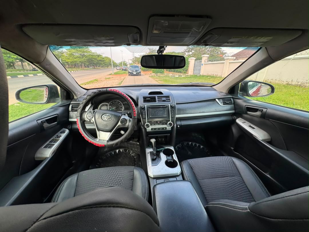 
								Urgent money needed🚨‼️Extremely clean ‼️ Belgium Excape Toyota camry SE 2014 untempered engine nd gear everything perfect going for 8.3 Hurry up before u hear sold full									