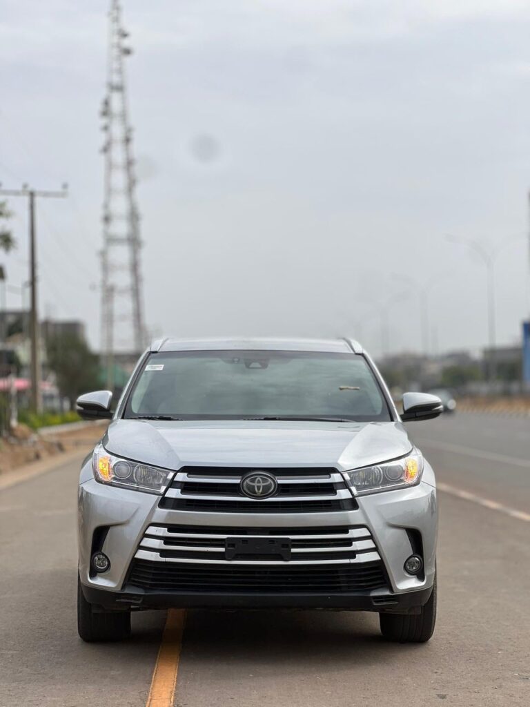 Direct Belgium Toyota Highland 2018 model going for 29m. Everything working perfectly, buyer settle 300