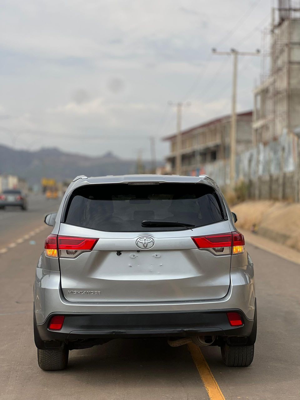 
								Direct Belgium Toyota Highland 2018 model going for 29m. Everything working perfectly, buyer settle 300 full									
