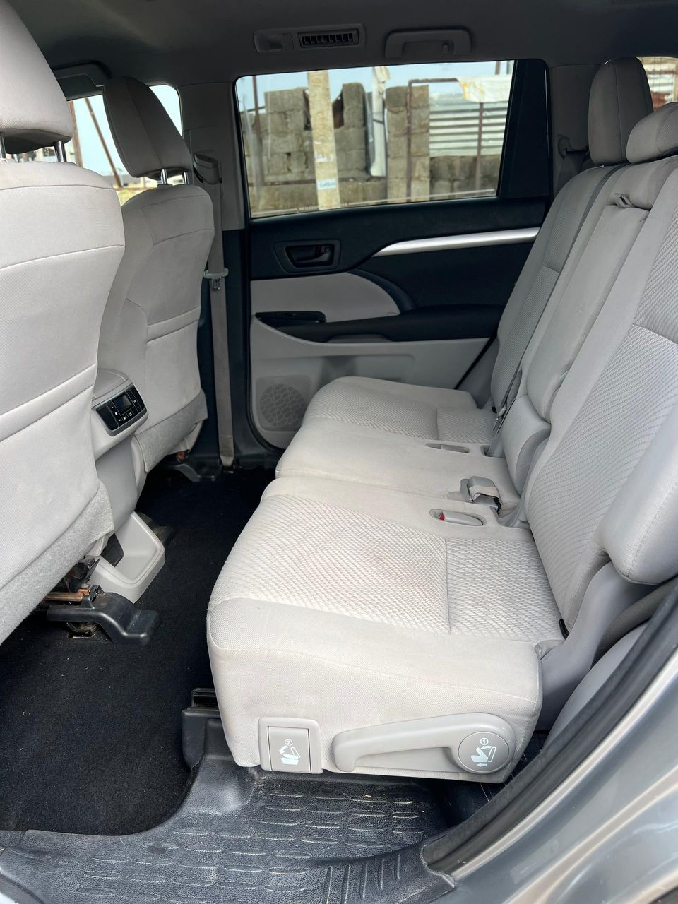 
								Direct Belgium Toyota Highland 2018 model going for 29m. Everything working perfectly, buyer settle 300 full									