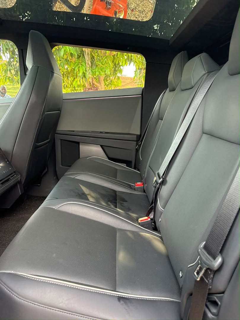 
								FOREIGN USED 🇺🇸 2025 TESLA CYBERBEAST WITH ARMOR GLASS WINDOWS 20 INCHES WHEELS LARGE 18.5 INCHES TOUCHSCREEN 0-100 KM IN 2.7 SECONDS APPROXIMATELY 600 HORSEPOWER AND VERIFIED DUTY VALID FOR 295 MILLION NAIRA ONLY full									