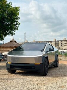 FOREIGN USED 🇺🇸 2025 TESLA CYBERBEAST WITH ARMOR GLASS WINDOWS 20 INCHES WHEELS LARGE 18.5 INCHES TOUCHSCREEN 0-100 KM IN 2.7 SECONDS APPROXIMATELY 600 HORSEPOWER AND VERIFIED DUTY VALID FOR 295 MILLION NAIRA ONLY