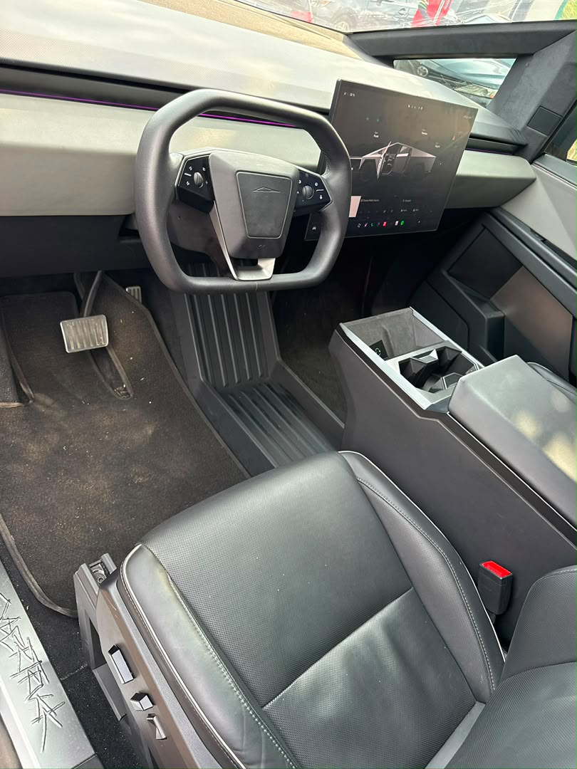 
								FOREIGN USED 🇺🇸 2025 TESLA CYBERBEAST WITH ARMOR GLASS WINDOWS 20 INCHES WHEELS LARGE 18.5 INCHES TOUCHSCREEN 0-100 KM IN 2.7 SECONDS APPROXIMATELY 600 HORSEPOWER AND VERIFIED DUTY VALID FOR 295 MILLION NAIRA ONLY full									