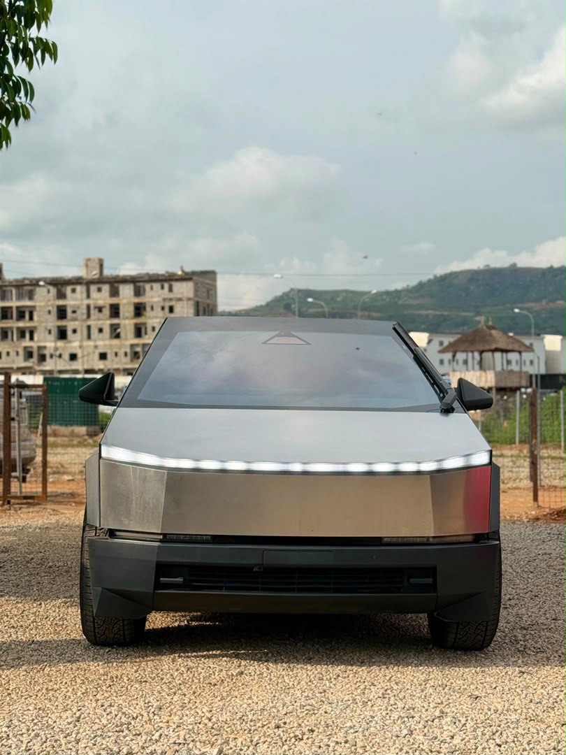 
								FOREIGN USED 🇺🇸 2025 TESLA CYBERBEAST WITH ARMOR GLASS WINDOWS 20 INCHES WHEELS LARGE 18.5 INCHES TOUCHSCREEN 0-100 KM IN 2.7 SECONDS APPROXIMATELY 600 HORSEPOWER AND VERIFIED DUTY VALID FOR 295 MILLION NAIRA ONLY full									