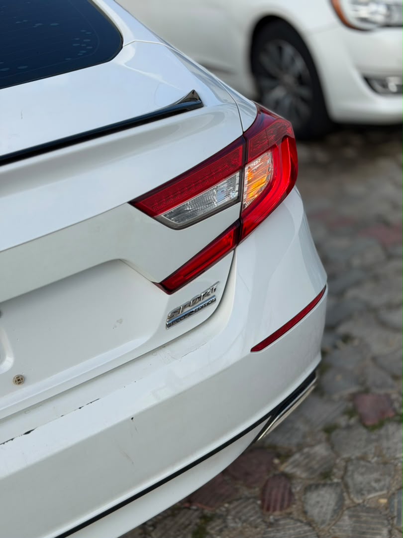 
								CLEAN FOREIGN USED 2021 HONDA ACCORD SPORT  PRICE: 25.5M full									