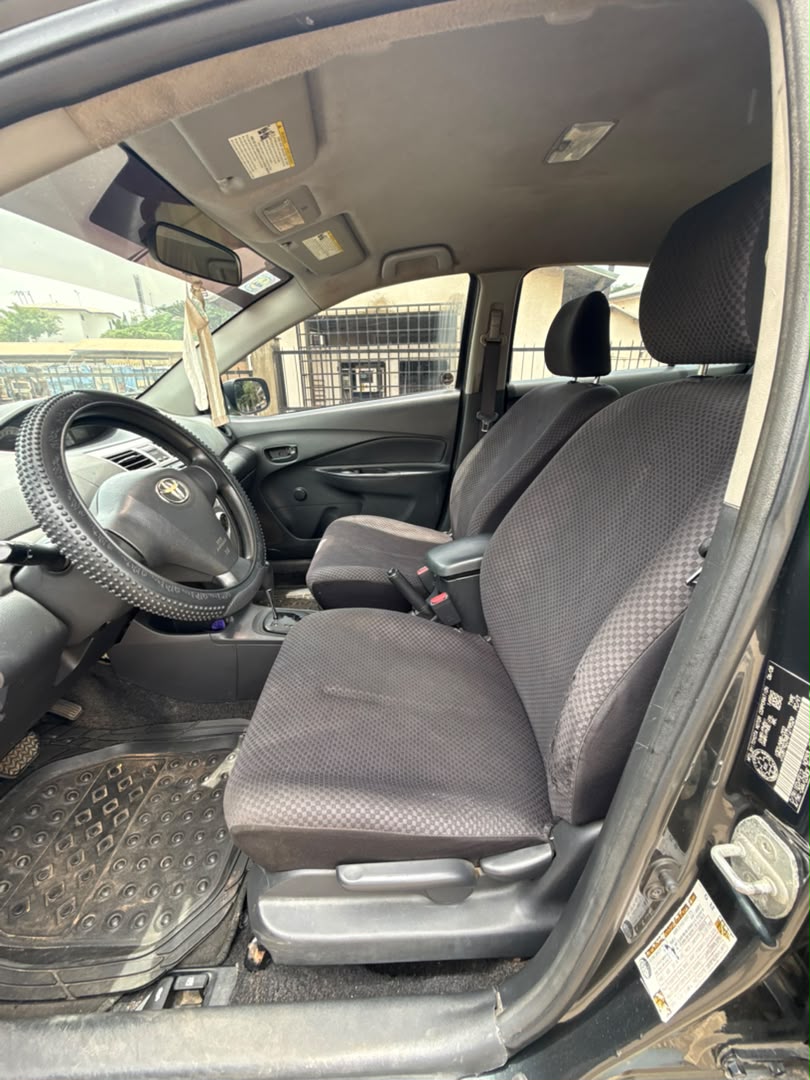 
								Extremely clean used Toyota Yaris 2009 for just 6.5m Abuja full									