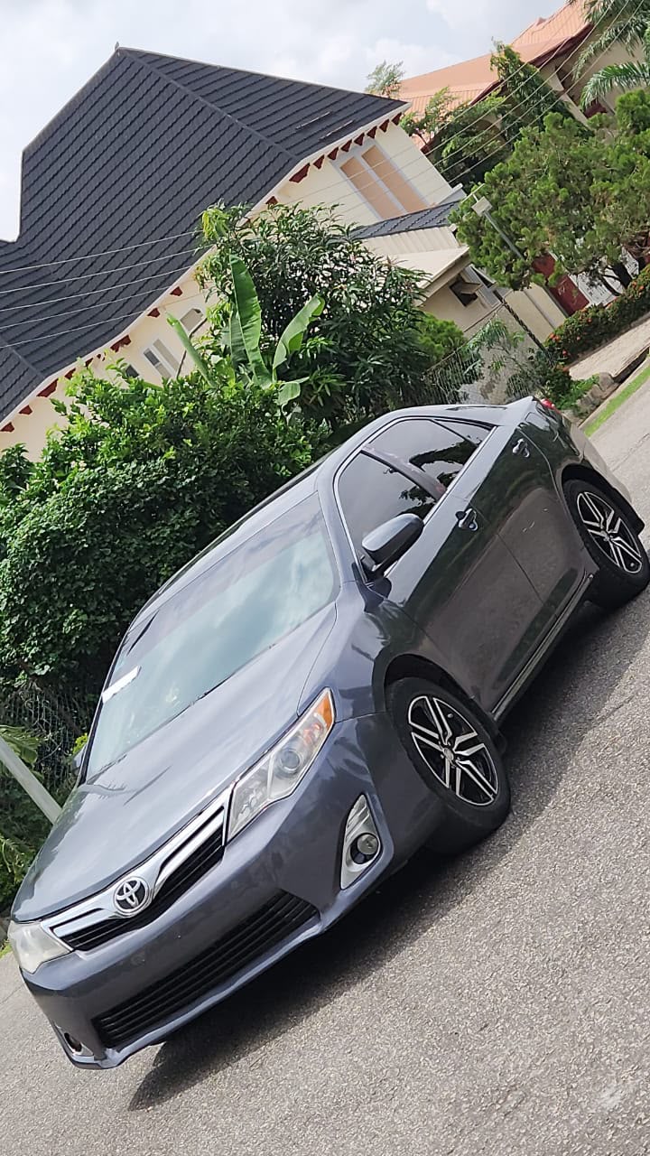 
								Belgium standard 2013 camry XLE V6, keyless entry, sunroof and back AC vent available with me @10m*abujadeal full									
