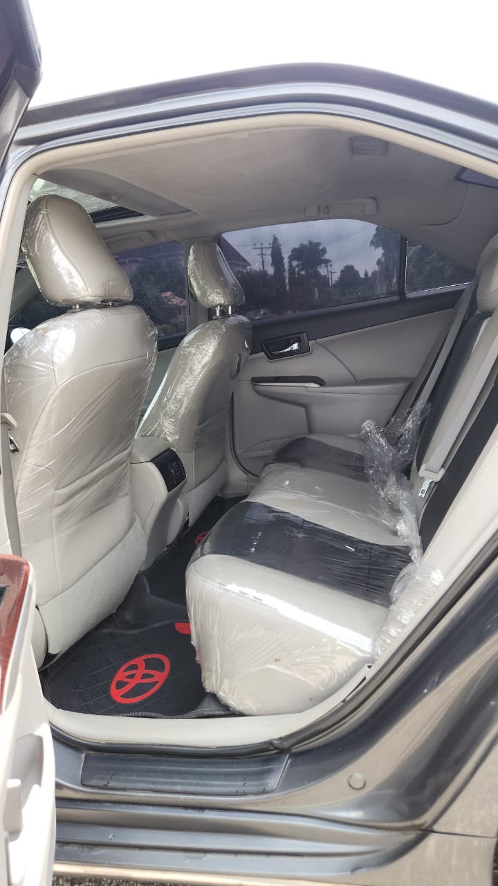 
								Belgium standard 2013 camry XLE V6, keyless entry, sunroof and back AC vent available with me @10m*abujadeal full									