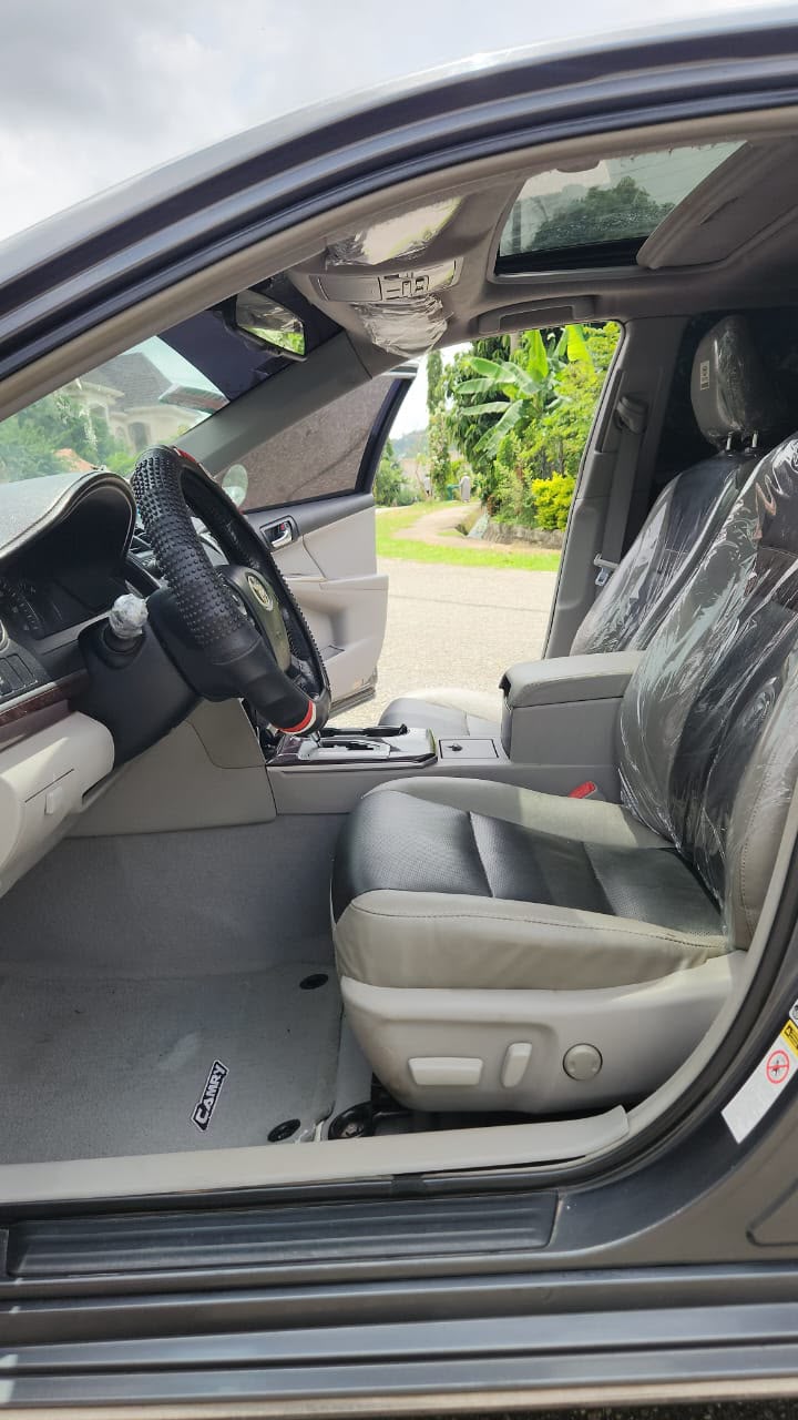 
								Belgium standard 2013 camry XLE V6, keyless entry, sunroof and back AC vent available with me @10m*abujadeal full									