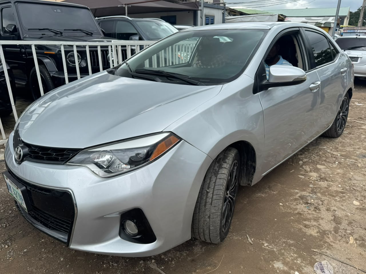 
								Distress sale Corolla 2014 is available price 9.5 million full									