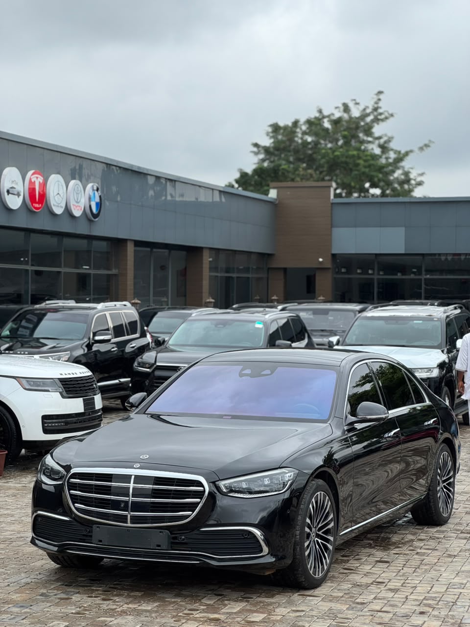 
								Bought brand new Slightly used Mercedes Benz S 500  With original duty  Clean interior  Going for 160m  Abuja full									