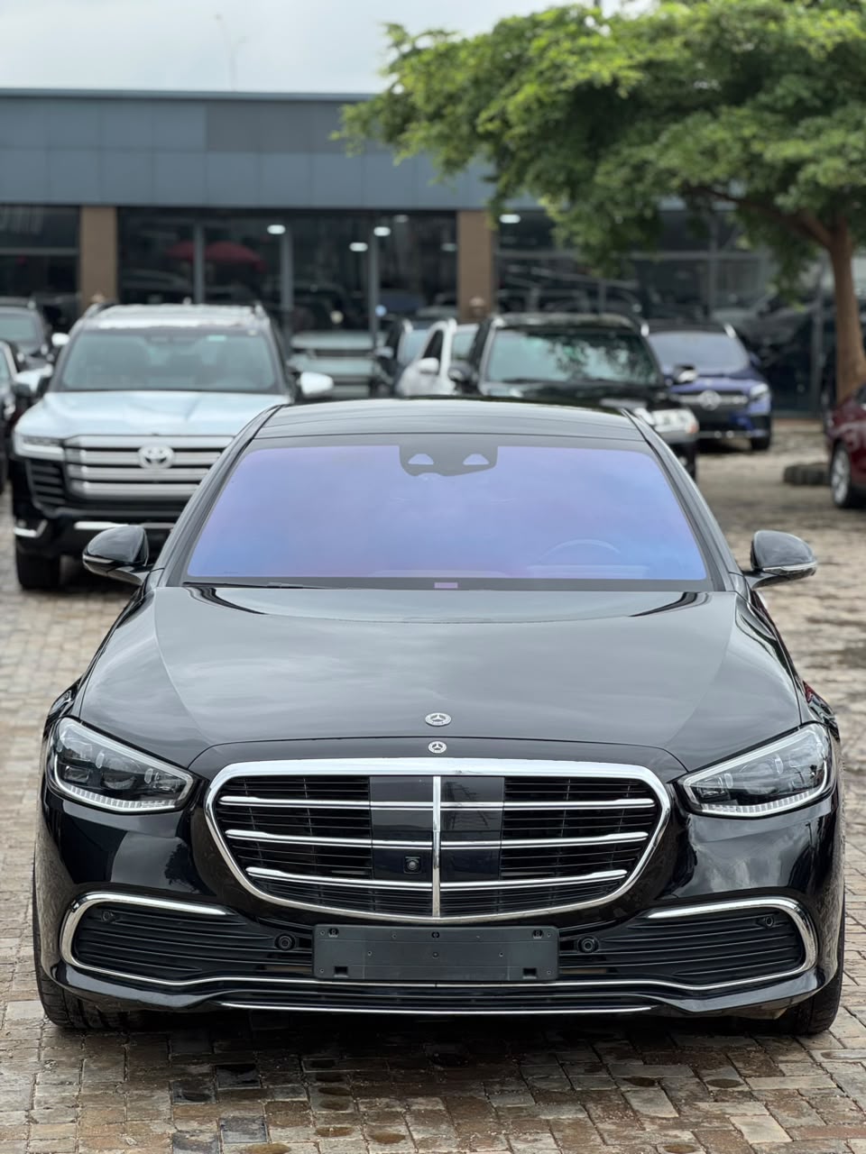 
								Bought brand new Slightly used Mercedes Benz S 500  With original duty  Clean interior  Going for 160m  Abuja full									