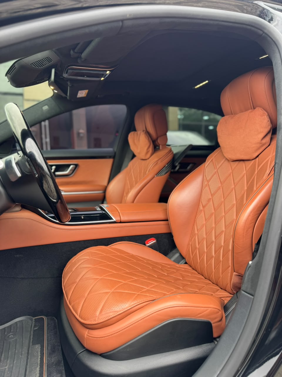 
								Bought brand new Slightly used Mercedes Benz S 500  With original duty  Clean interior  Going for 160m  Abuja full									
