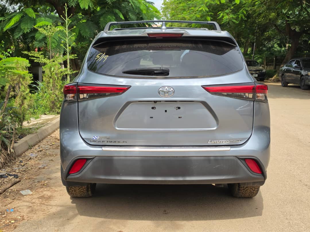 
								Fresh Arrival: Extremely clean foreign used 2022 Toyota highlander Limited Edition with July 2026 Duty everything mint going for just 50m full									