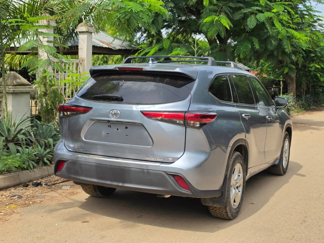 
								Fresh Arrival: Extremely clean foreign used 2022 Toyota highlander Limited Edition with July 2026 Duty everything mint going for just 50m full									