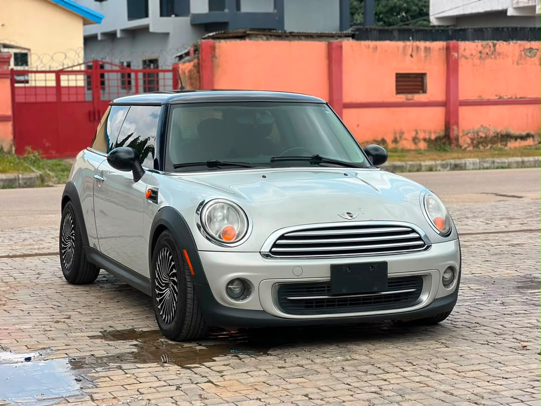 
								Foreign used Mini Cooper 2011 automatic transmission fr just 8.5m ABUJA Frid full									