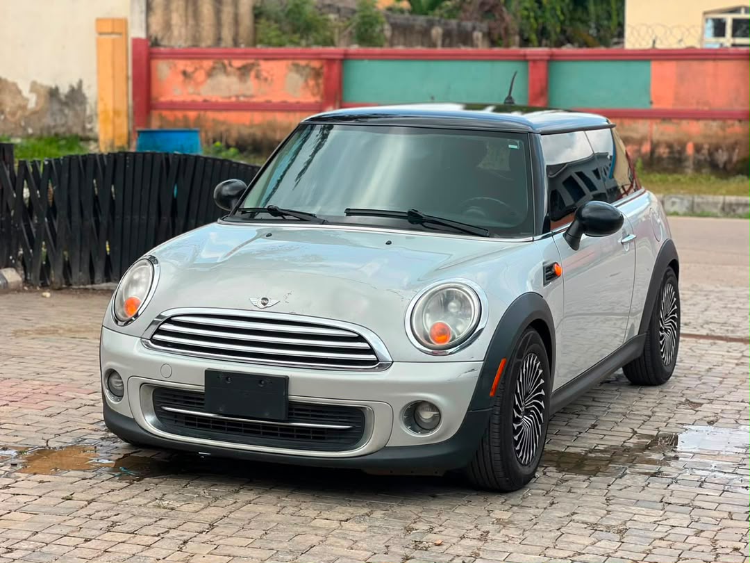 
								Foreign used Mini Cooper 2011 automatic transmission fr just 8.5m ABUJA Frid full									