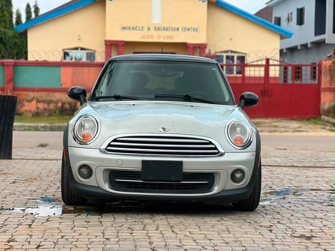
								Foreign used Mini Cooper 2011 automatic transmission fr just 8.5m ABUJA Frid full									