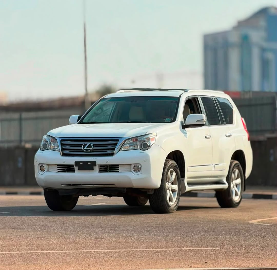 
								SUPER DISTRESS!!! OFFER LASTS FOR FEW HOURS ONLY!  EXTREMELY CLEAN USED 2011 LEXUS GX 460 WITH FULL CUSTOM DUTY GOING FOR JUST 15.5m Abuja full									