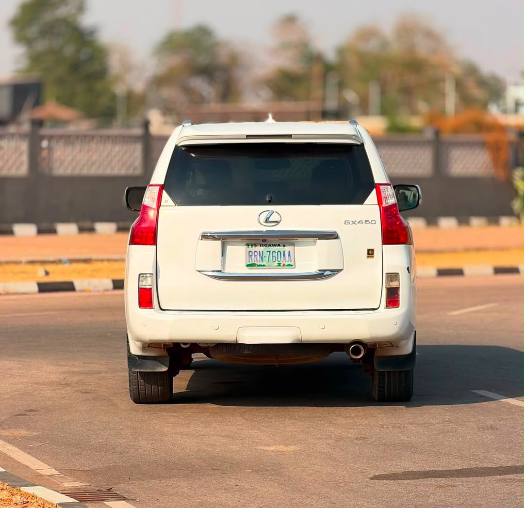 
								SUPER DISTRESS!!! OFFER LASTS FOR FEW HOURS ONLY!  EXTREMELY CLEAN USED 2011 LEXUS GX 460 WITH FULL CUSTOM DUTY GOING FOR JUST 15.5m Abuja full									