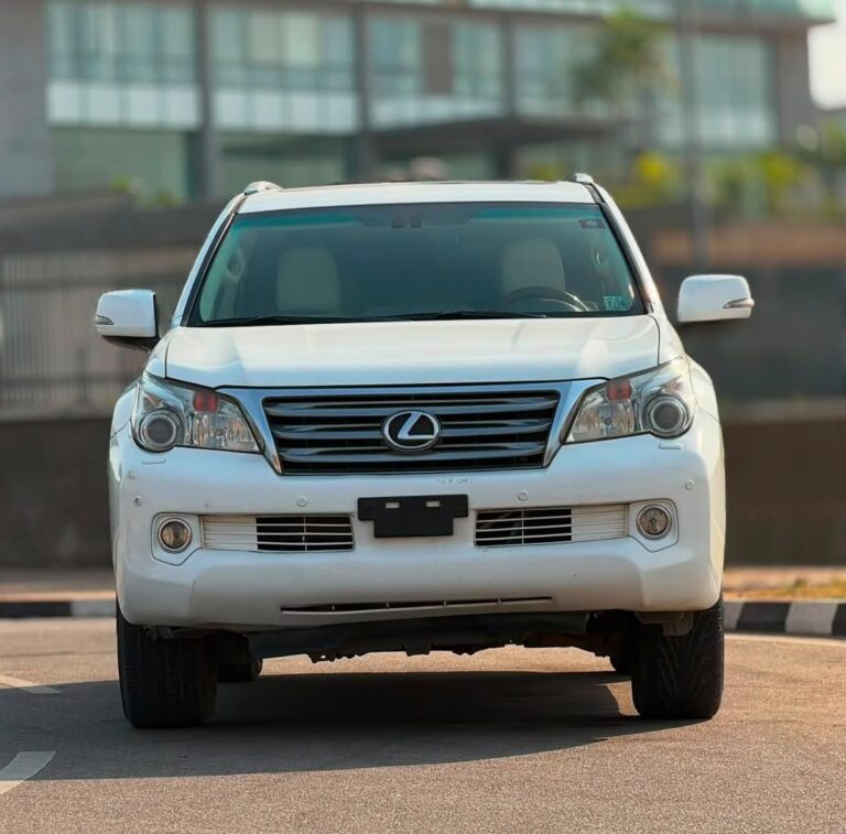 SUPER DISTRESS!!! OFFER LASTS FOR FEW HOURS ONLY!  EXTREMELY CLEAN USED 2011 LEXUS GX 460 WITH FULL CUSTOM DUTY GOING FOR JUST 15.5m Abuja