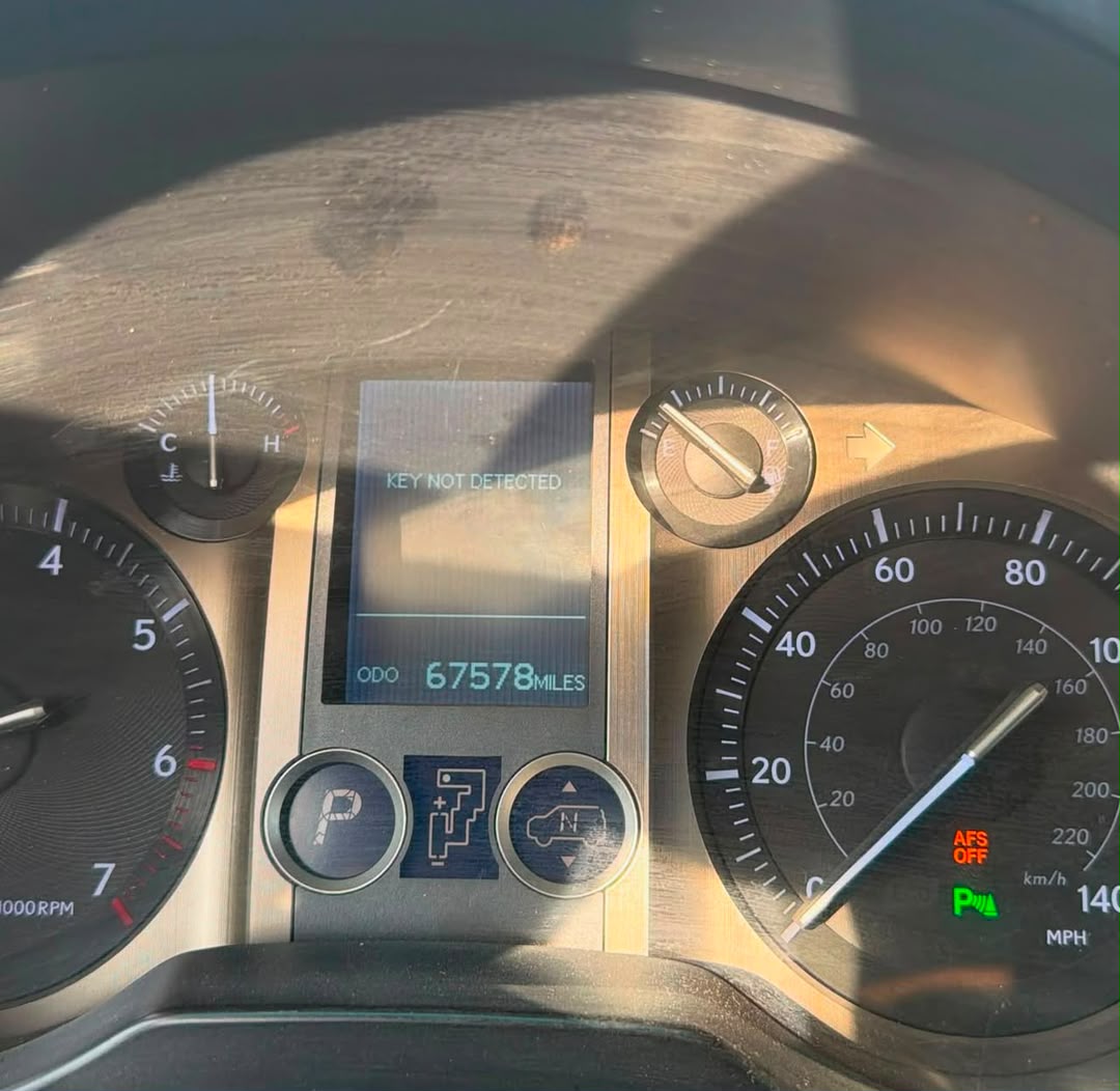 
								SUPER DISTRESS!!! OFFER LASTS FOR FEW HOURS ONLY!  EXTREMELY CLEAN USED 2011 LEXUS GX 460 WITH FULL CUSTOM DUTY GOING FOR JUST 15.5m Abuja full									