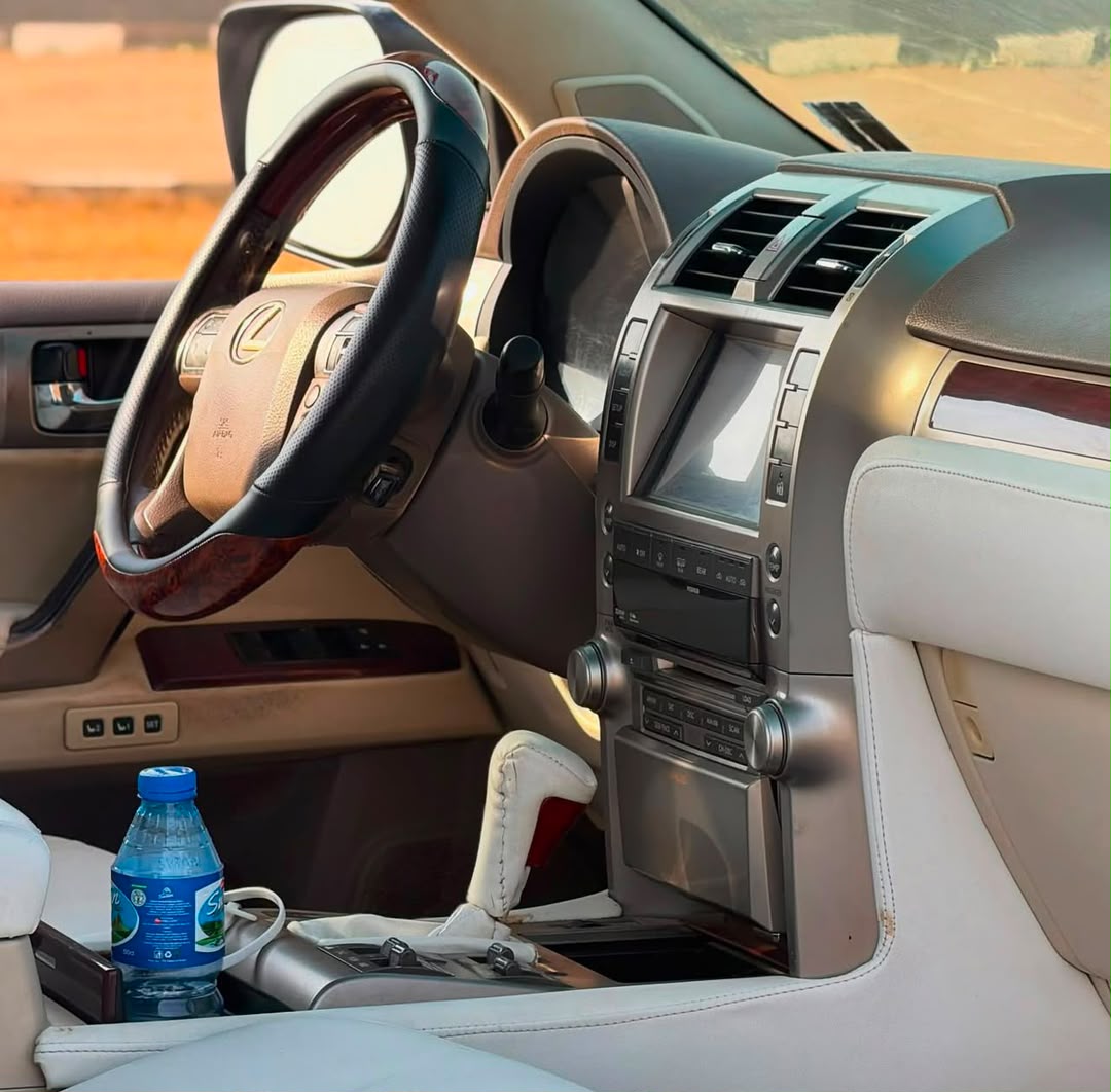 
								SUPER DISTRESS!!! OFFER LASTS FOR FEW HOURS ONLY!  EXTREMELY CLEAN USED 2011 LEXUS GX 460 WITH FULL CUSTOM DUTY GOING FOR JUST 15.5m Abuja full									