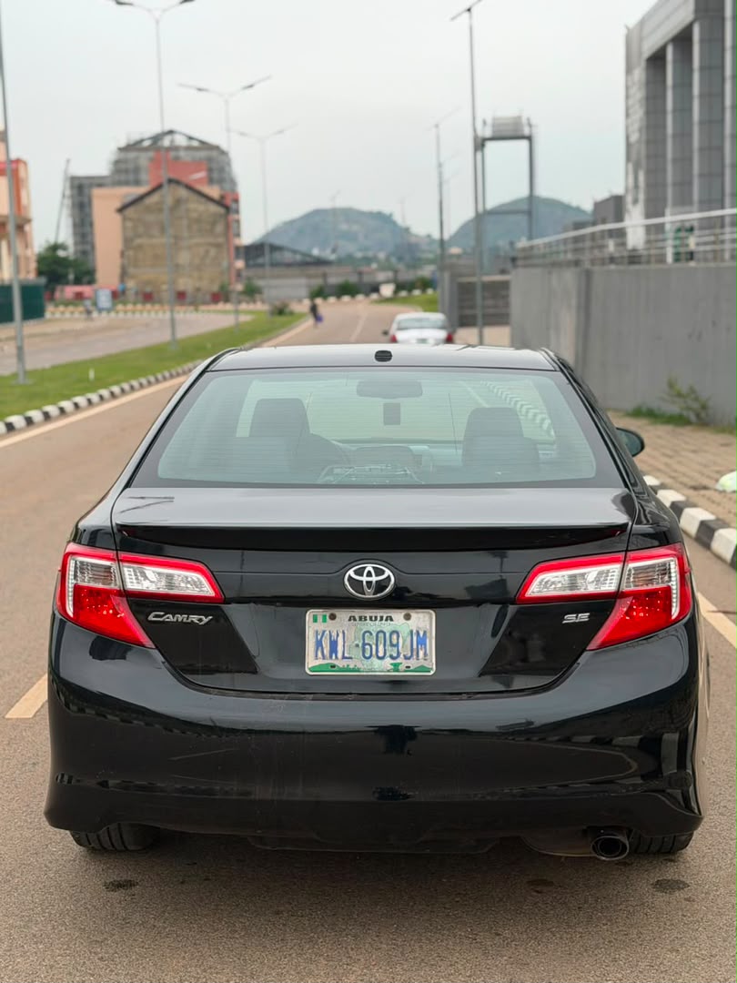 
								NEATLY USED TOYOTA CAMRY SE 2013 KEYLESS[2] Alcantara seat MOONROOF 4cylinder 10,500,000 full									