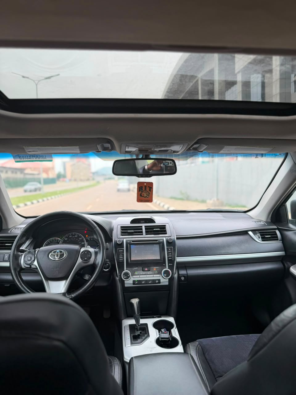 
								NEATLY USED TOYOTA CAMRY SE 2013 KEYLESS[2] Alcantara seat MOONROOF 4cylinder 10,500,000 full									