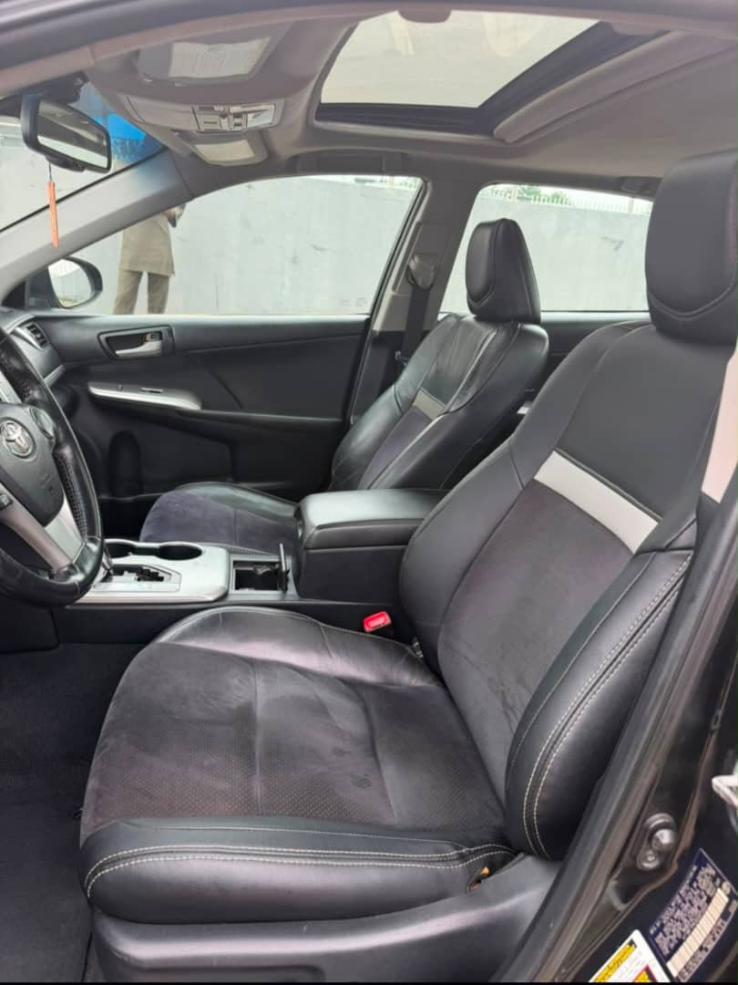 
								NEATLY USED TOYOTA CAMRY SE 2013 KEYLESS[2] Alcantara seat MOONROOF 4cylinder 10,500,000 full									