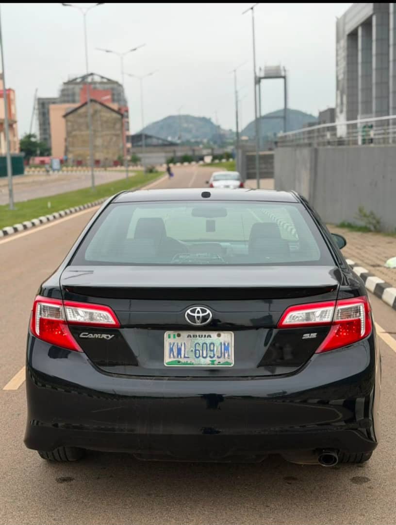 
								NEATLY USED TOYOTA CAMRY SE 2013 KEYLESS[2] Alcantara seat MOONROOF 4cylinder 10,500,000 full									
